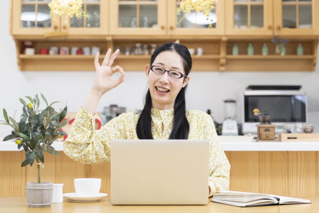 起業女性パソコン